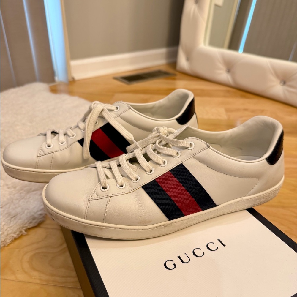 Gucci Men's Ace leather sneakers in white red and blue stripes 9.5 size